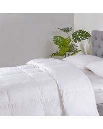 13.5 Tog Goose Feather & Down Duvet, Single on bed